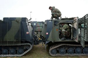 Inspectie tikt Defensie op de vingers voor omgang gevaarlijke stoffen