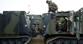 Inspectie tikt Defensie op de vingers voor omgang gevaarlijke stoffen